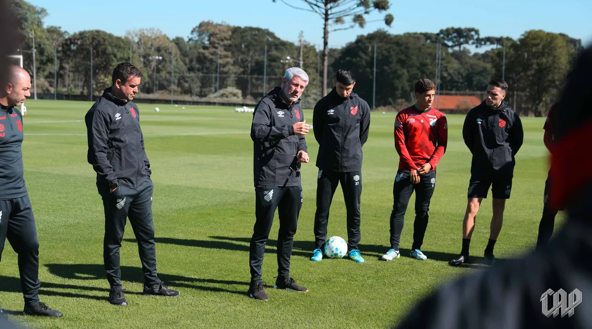 Da crise na Série B ao top-3 na Série A, Odair se consolida no Athletico e vai quebrar marca de 44 anos