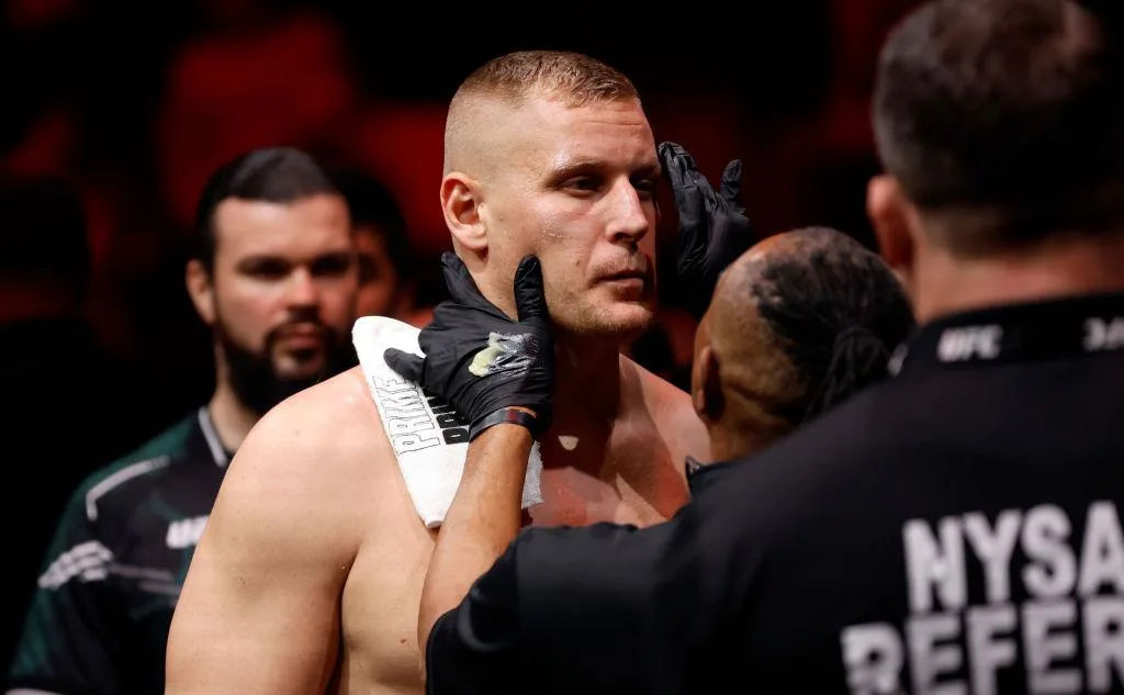 Россиянин поднялся на второе место в рейтинге лучших тяжеловесов UFC