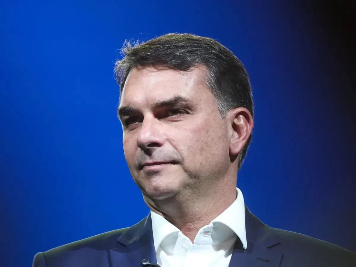 Flávio diz que votará por fim da 6×1 e que governo deverá “pagar a conta”