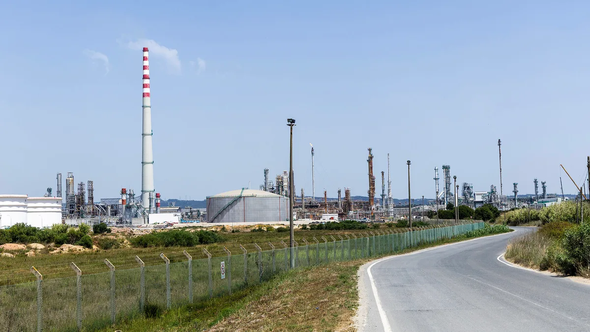 Primeiro a entrar, primeiro a sair. As contas do Governo para maximizar imposto sobre as petrolíferas