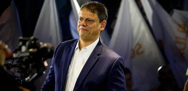 Tarcísio diz que moradia é 'compromisso pessoal' em reunião com associações