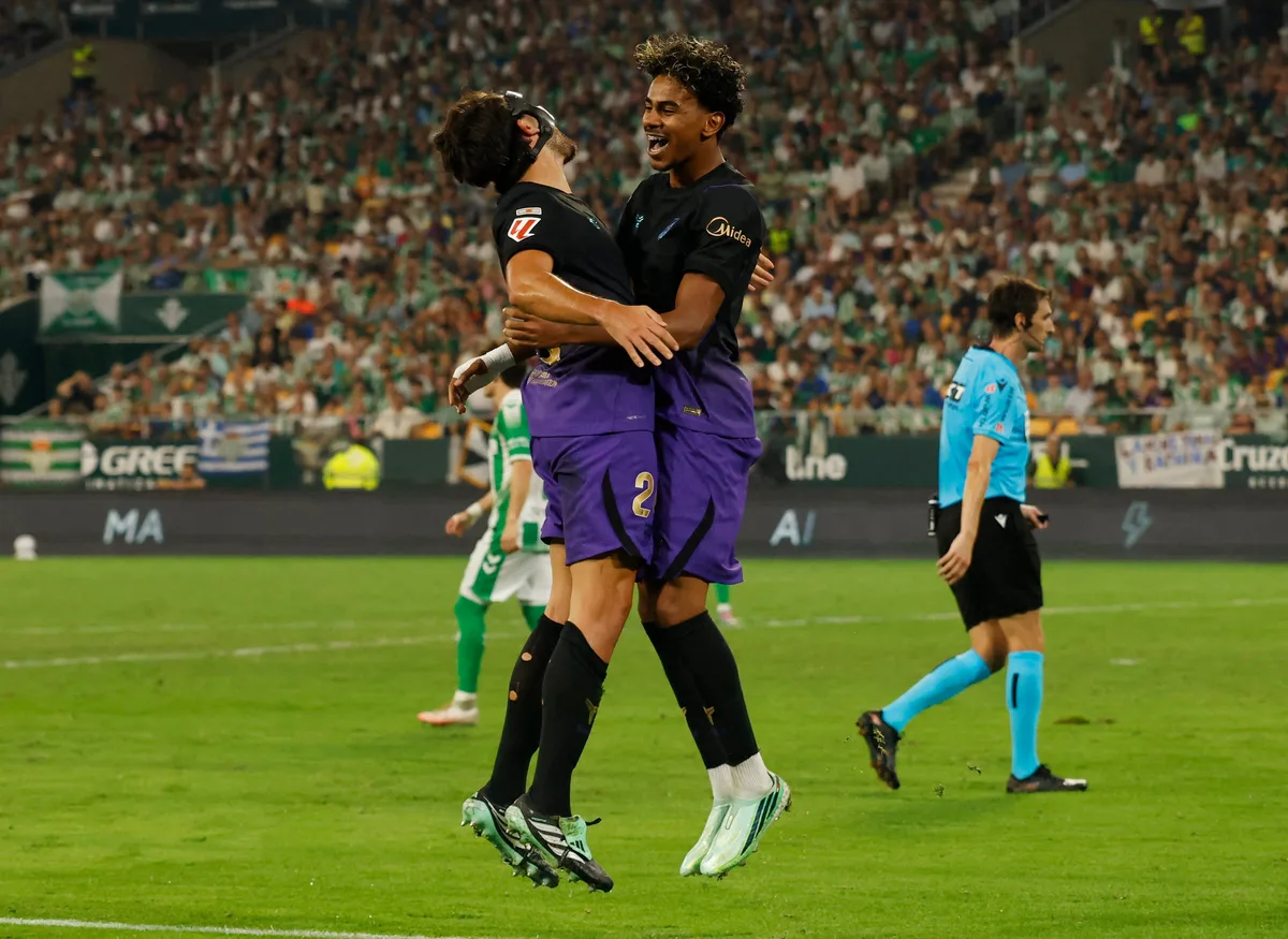 El FC Barcelona mantiene el pleno con una goleada por 5-2 ante el Real Betis y se enciende antes del Clásico