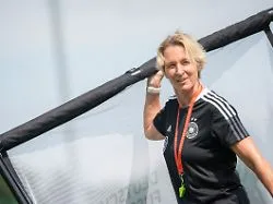 Wieder in der Schweiz: Ex-Bundestrainerin Voss-Tecklenburg hat neuen Job