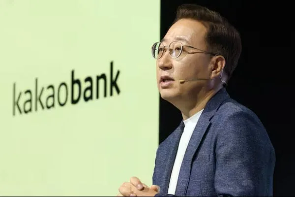 주가 지지부진 카카오뱅크, 윤형호 대표는 나홀로 81억 돈벼락