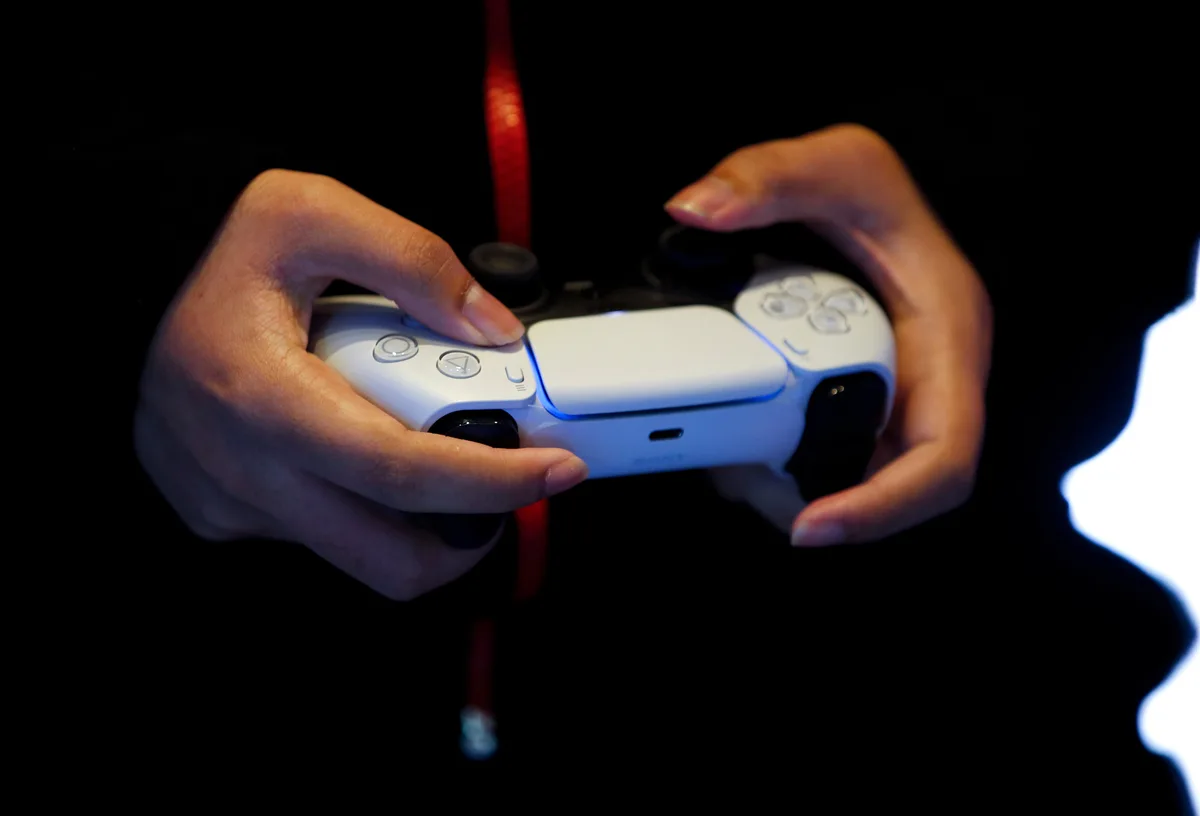 Apple quiere competir con PlayStation y Xbox y estaría diseñando un mando especial para videojuegos