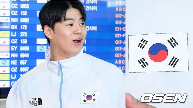 '금빛 사냥' 노시환, 유쾌한 리더십으로 AG행…거꾸로 달린 태극기는 '옥에 티' [조은정의 라이크픽]
