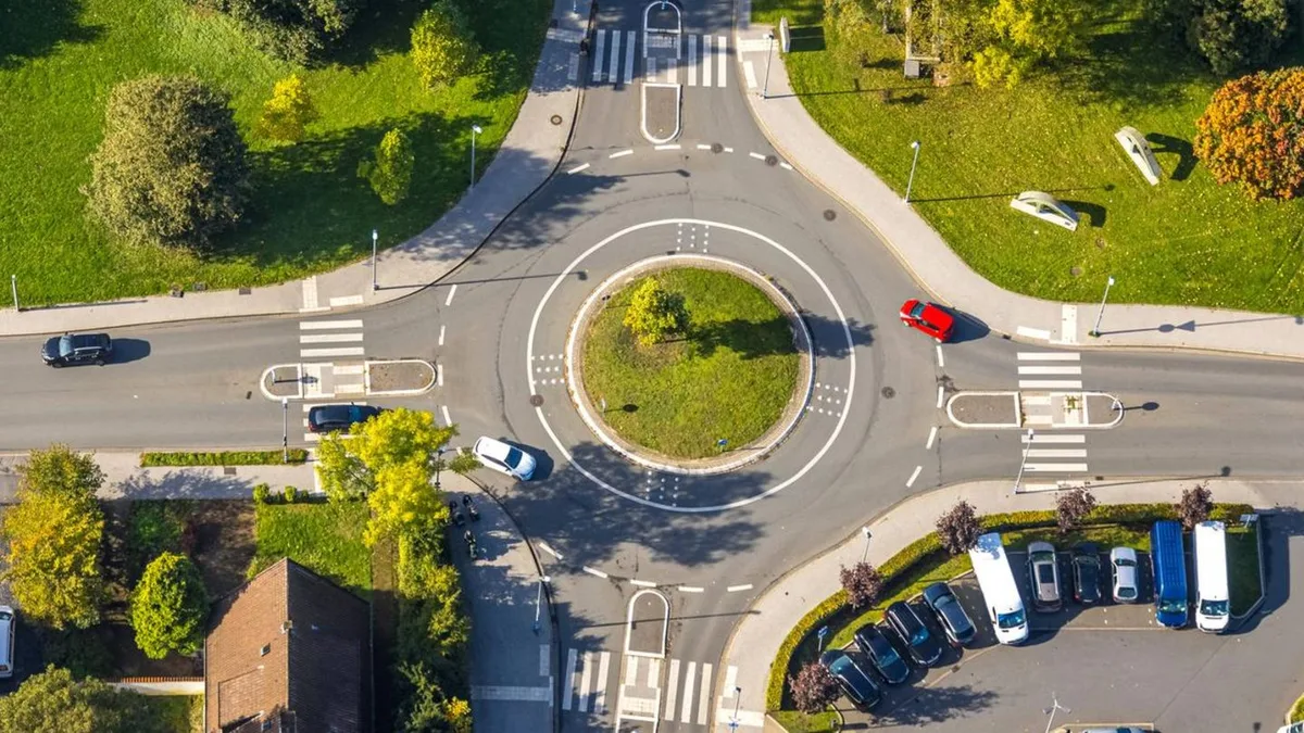 Hätten Sie's gewusst?: Diesen Fehler machen viele Autofahrer im Kreisverkehr