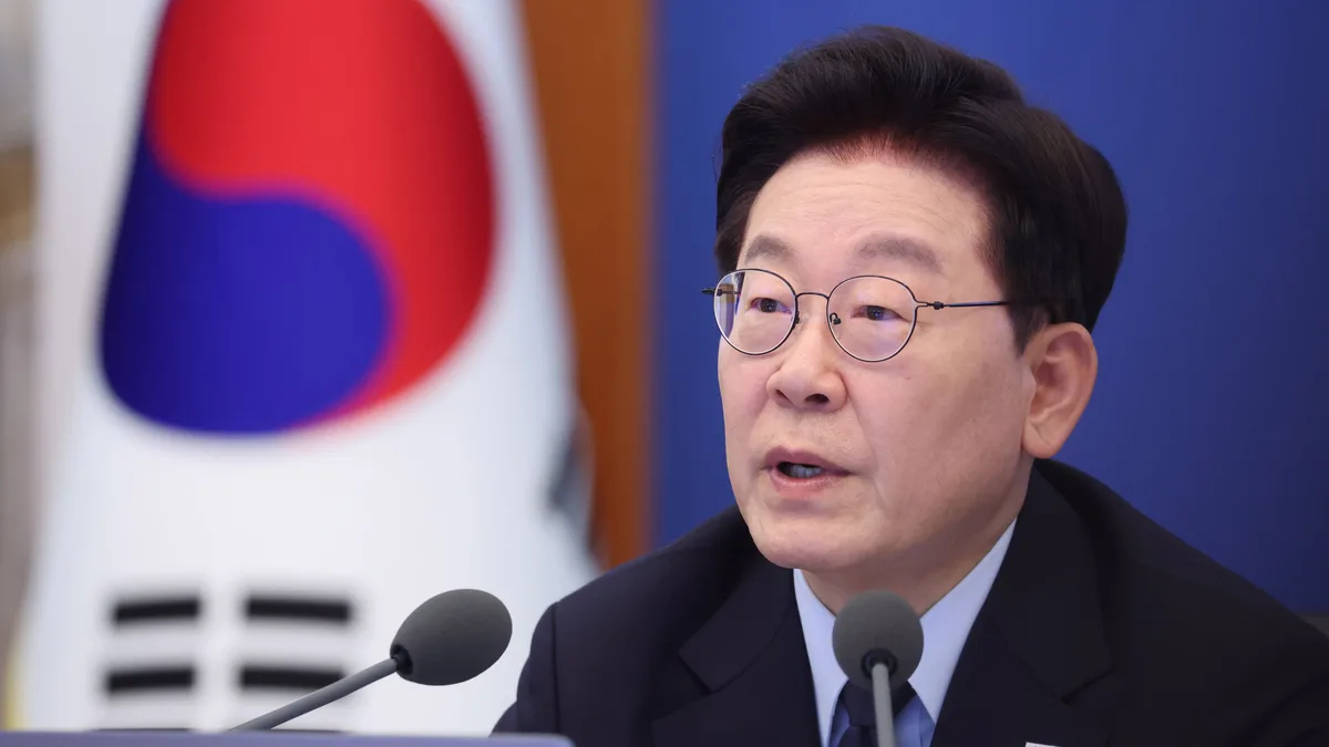李대통령 “이제는 연임 개헌 음모론에서 벗어나도 된다”