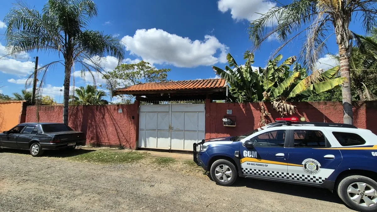 Mulher é encontrada morta em chácara no interior de SP; marido e filho estão desaparecidos, diz família