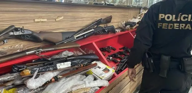 Alvo de busca por ações contra Dino é ex-aliado e guardava 26 armas em casa
