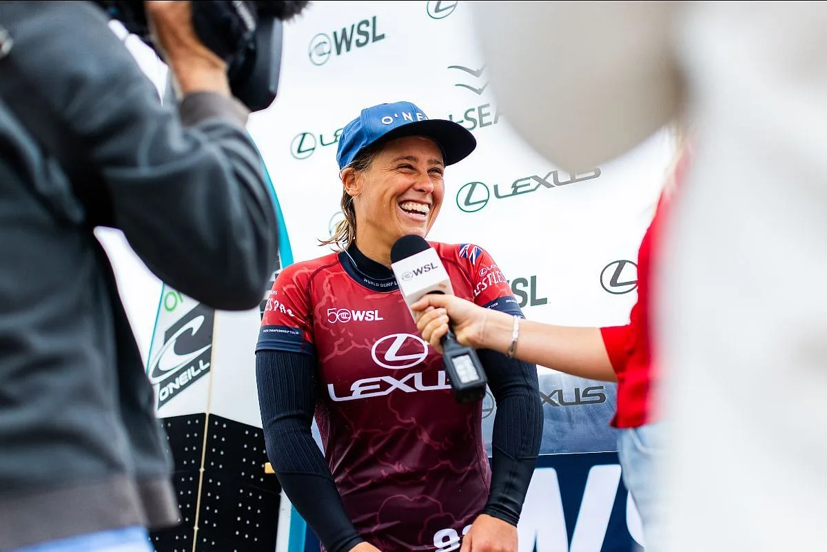Yolanda Hopkins garante continuidade no circuito mundial de surf