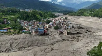 Mais de 300 desaparecidos e 55 corpos recuperados das cheias repentinas no Nepal
