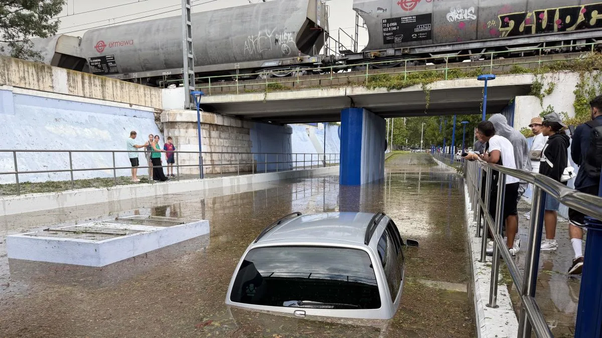Una fuerte tormenta con granizo deja calles inundadas en Tarragona