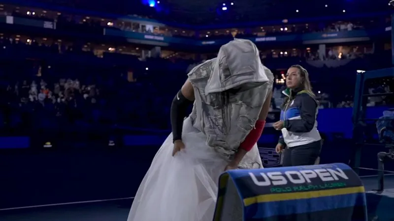 Crowd gasps as Osaka makes grand entrance