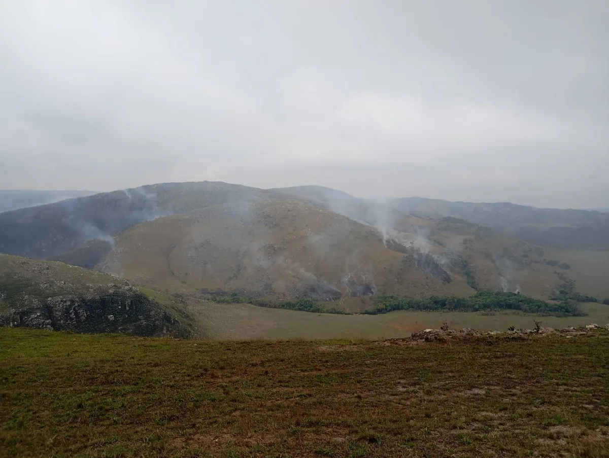 Incêndio destrói área equivalente a 140 campos de futebol próxima à Casca d’Anta na Serra da Canastra