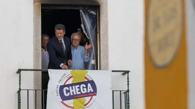 "Fogo posto". Sede do Chega em Évora com novo foco de incêndio