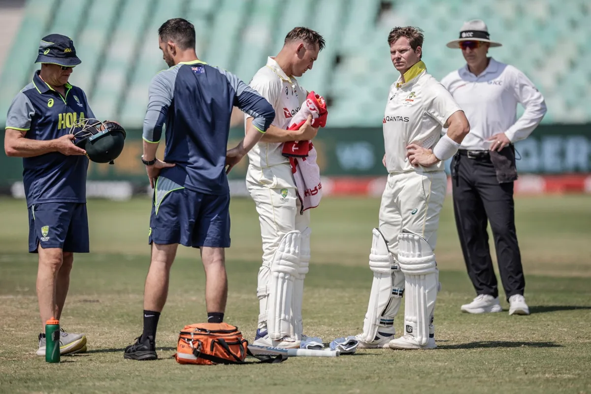 Steven Smith doesn't take the field after blow to the head while batting