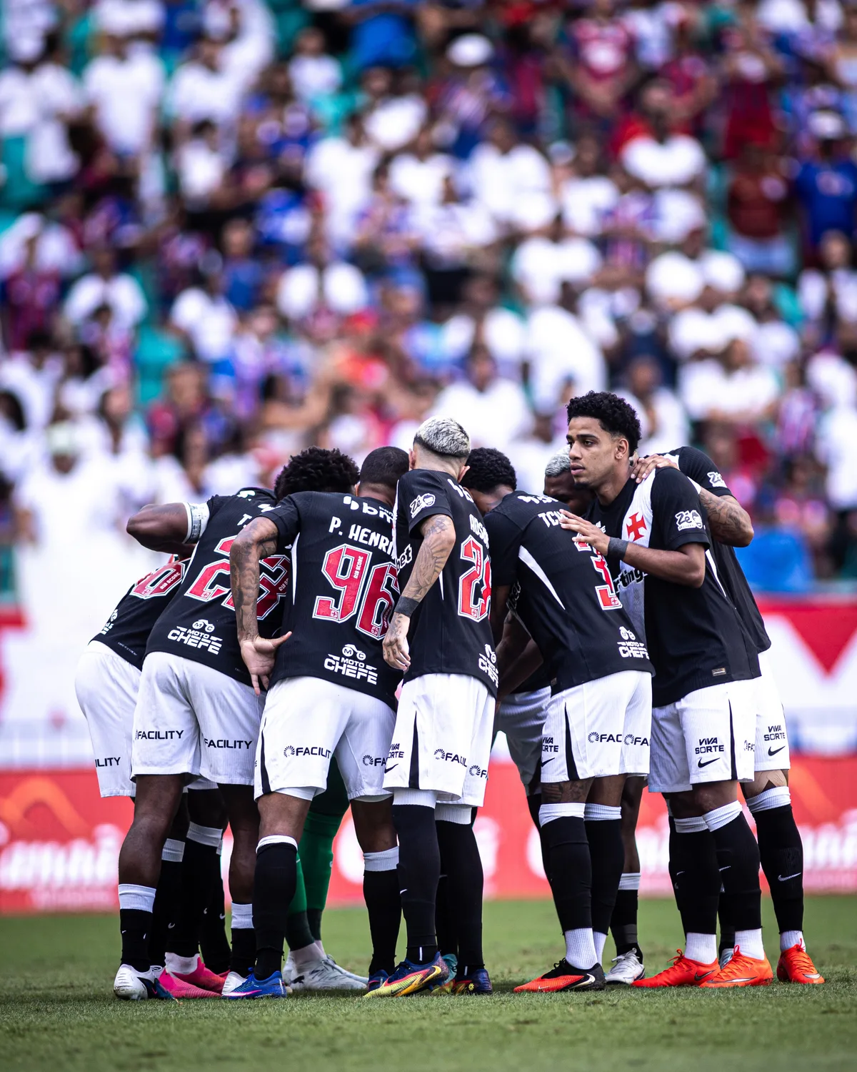 Vasco lidera ranking de jogos sem sofrer gols com Pedro Emanuel, e defesa será trunfo em confronto direto