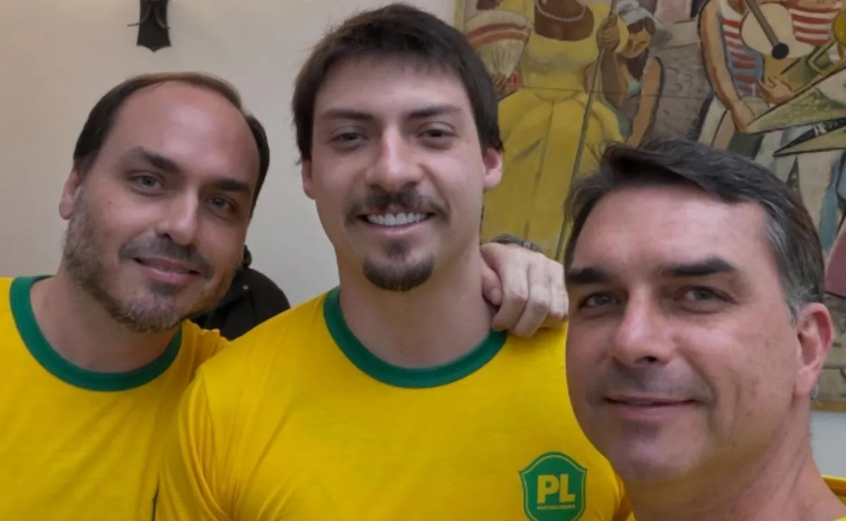 Sem permissão a Flávio, Moraes autoriza os outros filhos a visitar Jair Bolsonaro