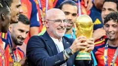 De la Fuente extends Spain contract to 2032