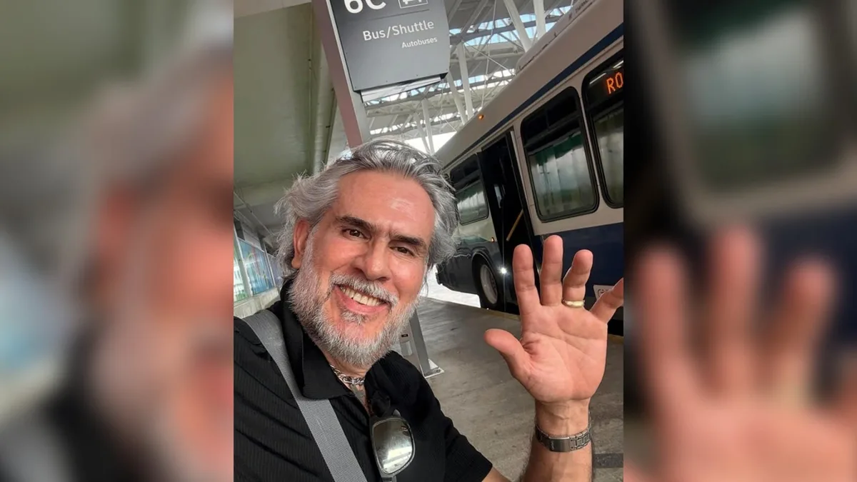 Carlos Amador, actor de ‘El Privilegio de Amar’, vende artesanía en la calle: ‘No hay chamba’