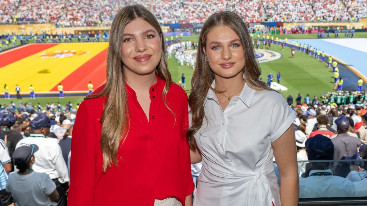 La princesa Leonor y la infanta Sofía llegan a la Fórmula 1 de Madrid: analizamos la evolución de sus looks en las grandes citas deportivas