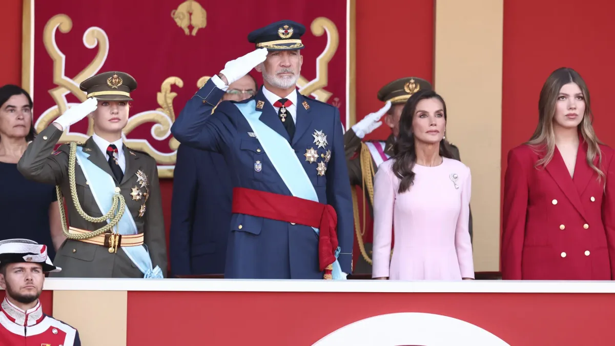 Los reyes presiden el desfile del 12 de octubre con Ceuta y el adelanto electoral como telón de fondo y el debut de la cabra Babieca