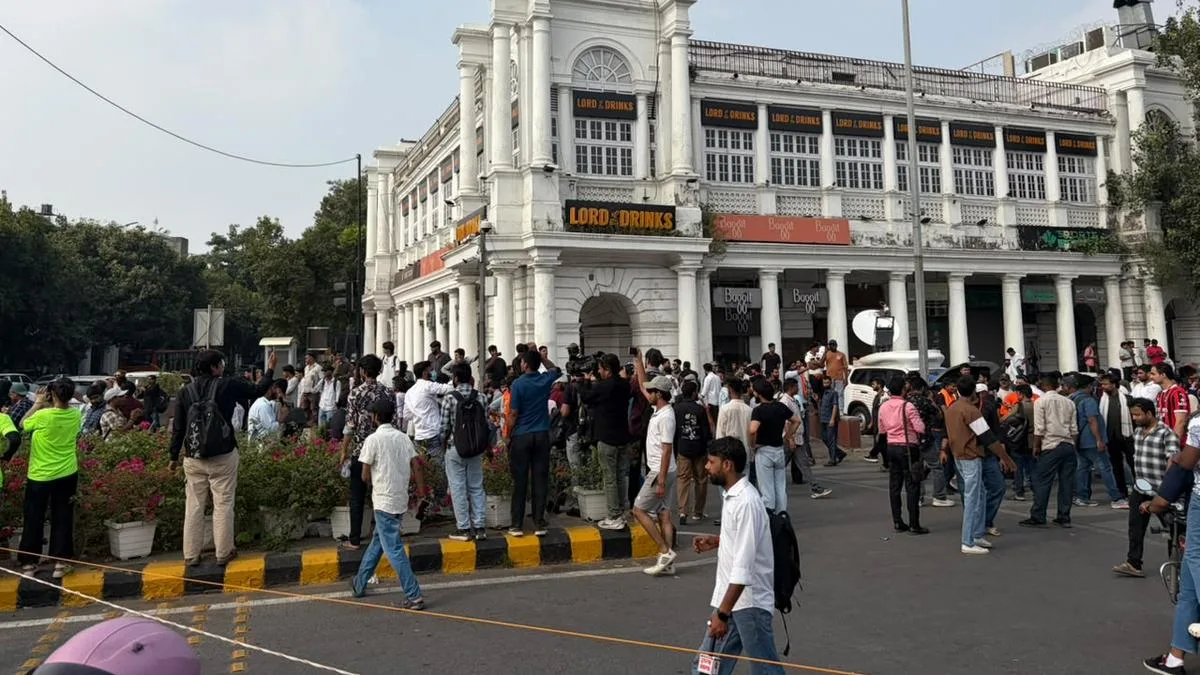 Anti-CEC protest: Right-wing group members assault protesters at Connaught Place
