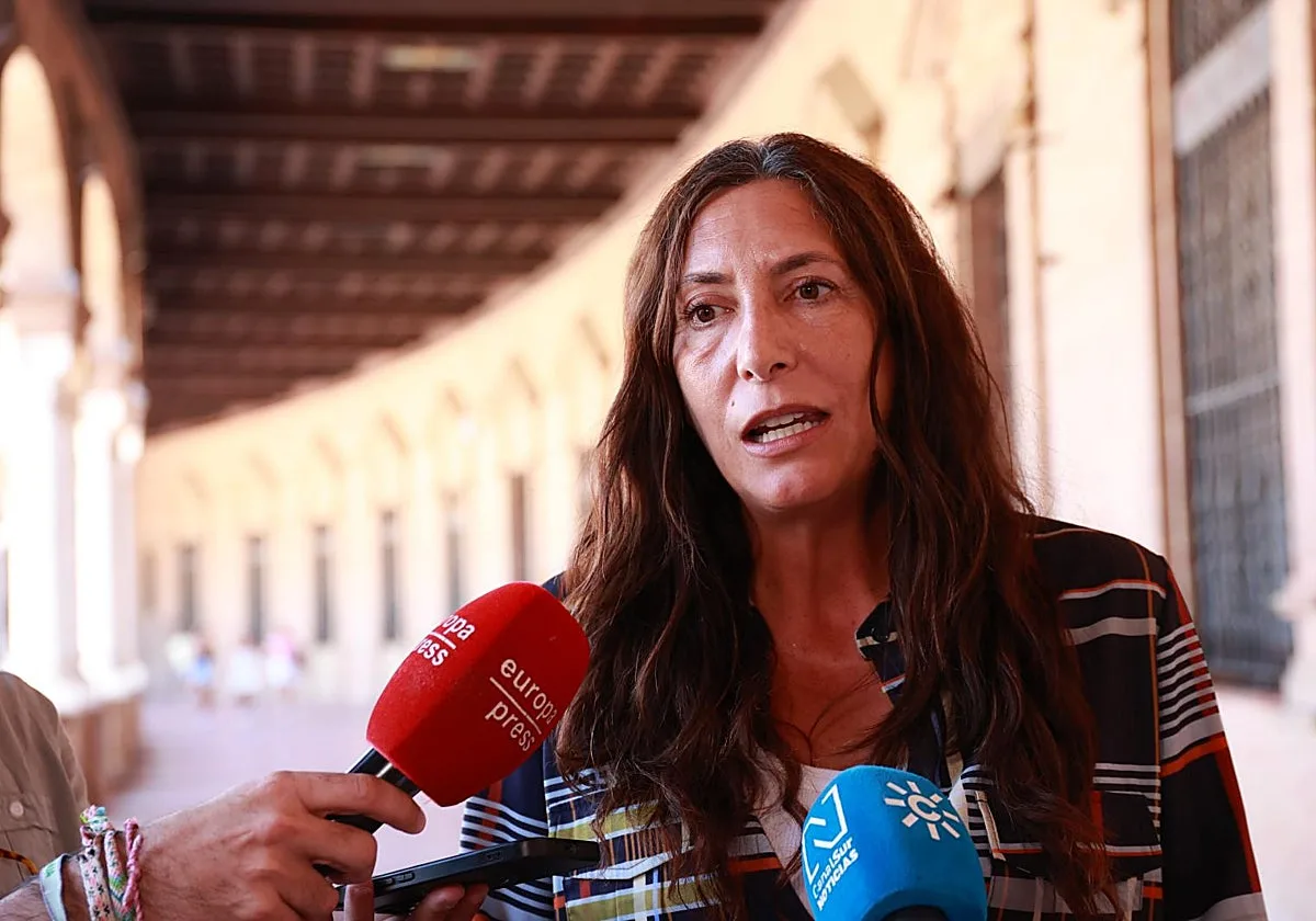 La consejera Loles López acusa a Sánchez de «reventar» los recursos de acogida andaluces