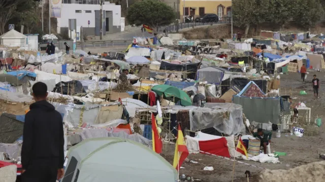 Incêndios destruíram 42 tendas de migrantes e oito viaturas em Ceuta