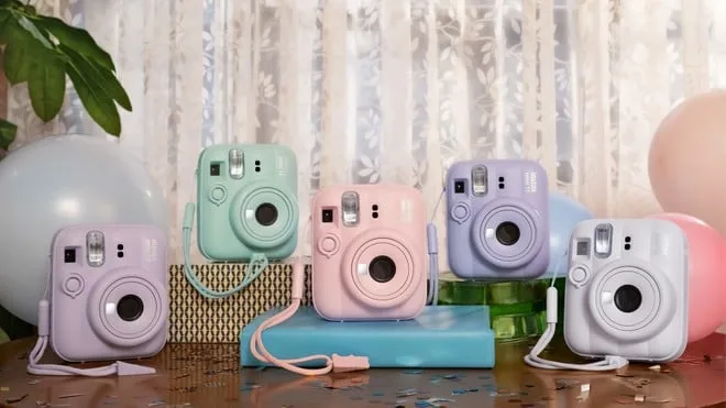 Instax Mini 13 chega ao Brasil com novo design e timer para selfies