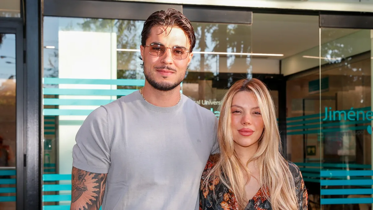 Alejandra Rubio y Carlo Costanzia, primeras palabras tras el nacimiento de su hija a las puertas del hospital: "Es un guiño a nuestras abuelas, a las dos"