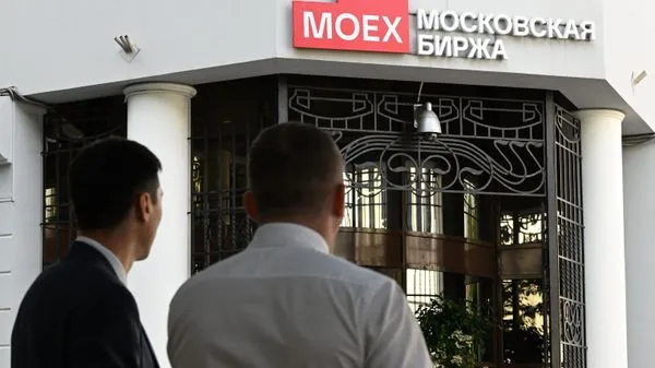 Российский рынок акций в начале утренних торгов вырос на 0,2%