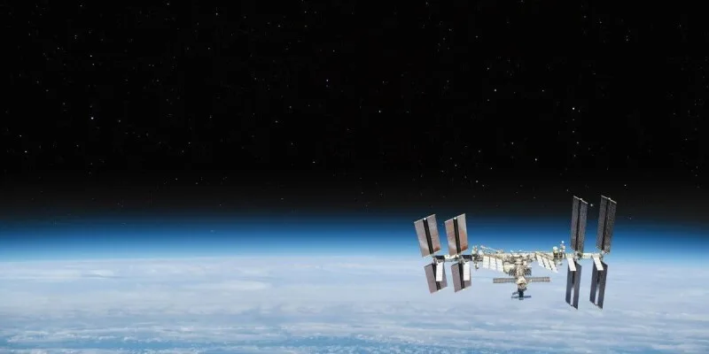 ISS spacewalkers discover there's no such thing as a quick antenna job
