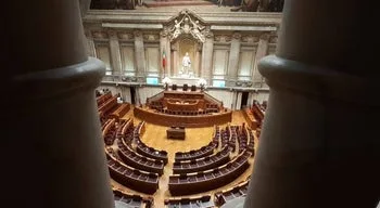 Ministro da Educação e ex-ministro vão ao parlamento explicar maus resultados dos alunos no PISA