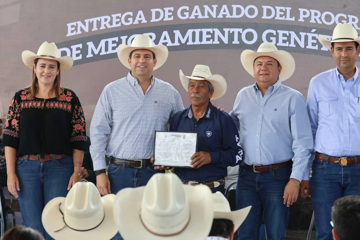 Entregan 111 sementales para mejorar la genética del hato ganadero de Coahuila