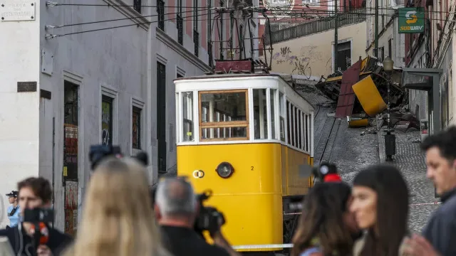 Pai dado como morto e Lian como órfão. O "milagre" do Elevador da Glória