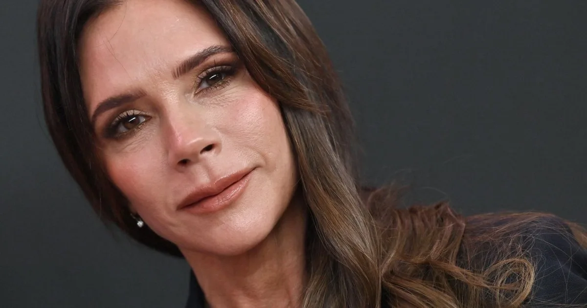 El truco de maquillaje de Victoria Beckham para levantar la mirada: es simple y se puede copiar en casa