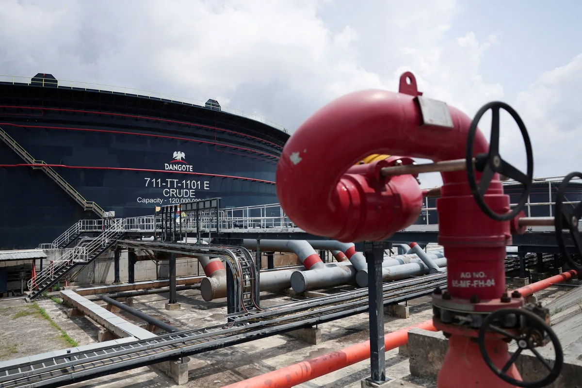 Oil falls as U.S. prepares to unveil new Iran sanctions