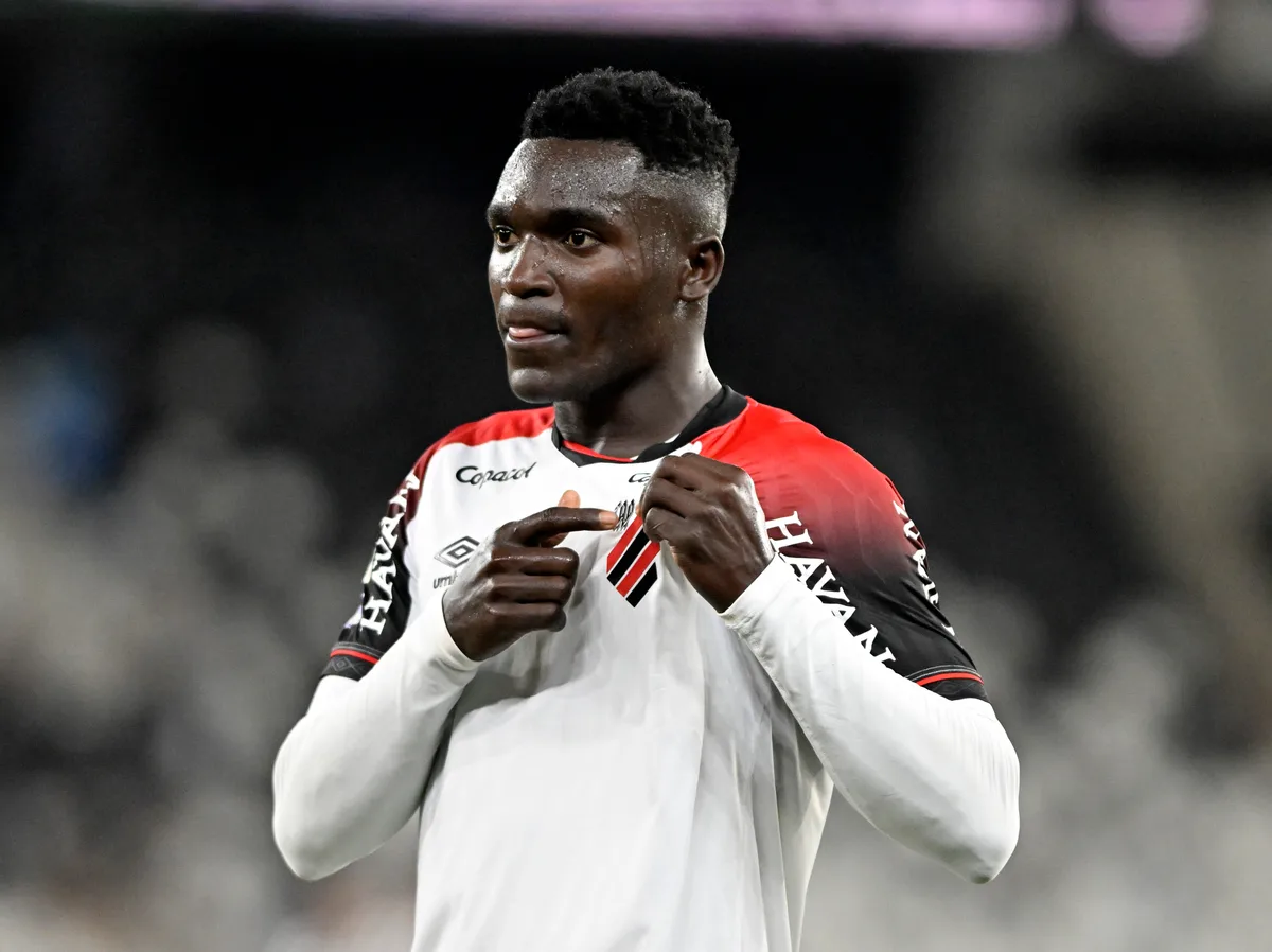 Viveros supera Suárez e se torna maior artilheiro estrangeiro na temporada de estreia no Brasileiro