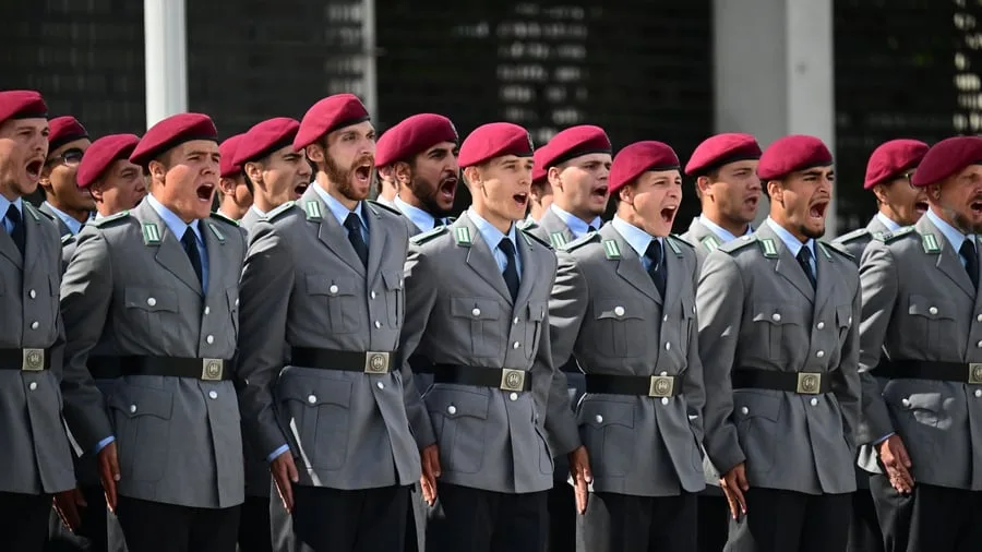 Personalzahlen: Bundeswehr erreicht Personalziel: 186.700 Soldaten