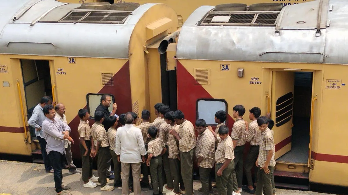 Students see how trains are cleaned as South Coast Railway opens Swachhata campaign