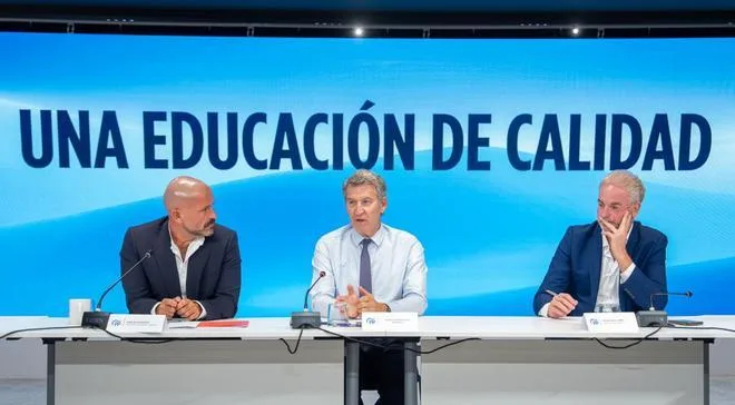 Feijóo promete reformar el sistema educativo y sacar las pantallas individuales de las aulas si llega al Gobierno