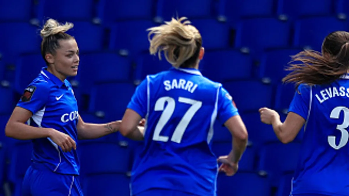 WSL: Spurs lead Liverpool, Birmingham also ahead after Chelsea thrash Man Utd LIVE!