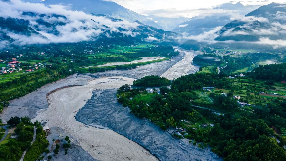 Sturzflut im Himalaya: Erschwerte Suche nach Flutopfern in Nepal und China