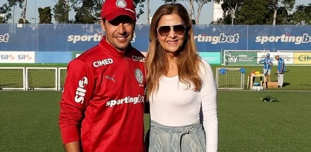 Leila acerta em manter Abel? Colunistas debatem má fase do Palmeiras