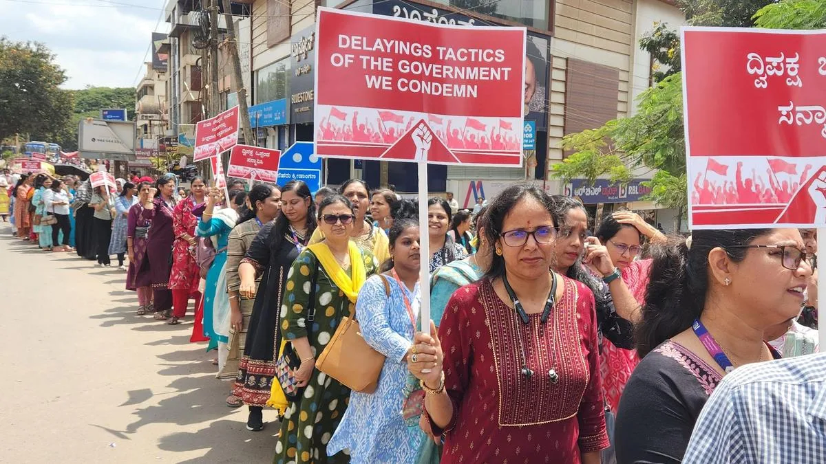 Seeking five-day banking week, employees take out protest march, stage demonstration
