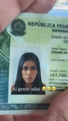 Pocah se decepciona com foto de novo RG e brinca: “Fiquei com um cabeção”; veja Pocah se decepciona com foto de novo RG e brinca: “Fiquei com um cabeção”; veja