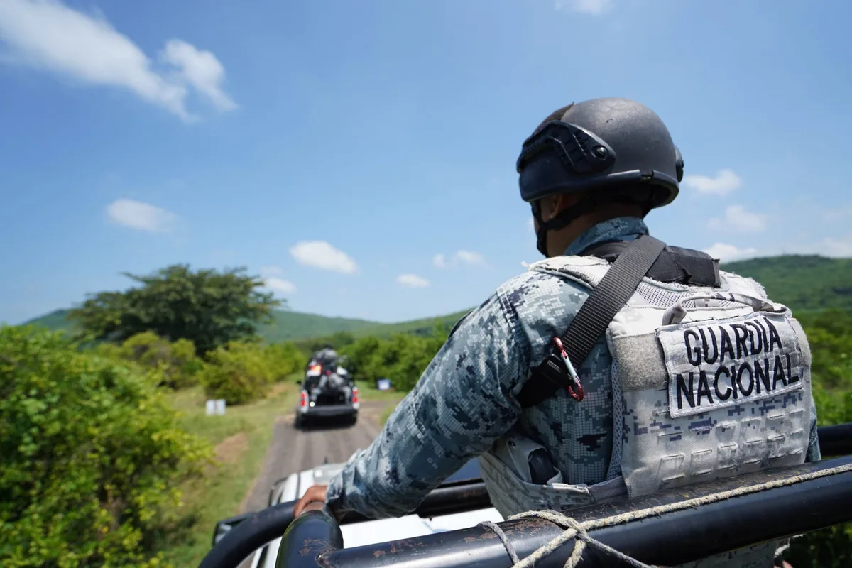 Matan a capitán de la Guardia Nacional que era trasladado tras accidente carretero en Apatzingan