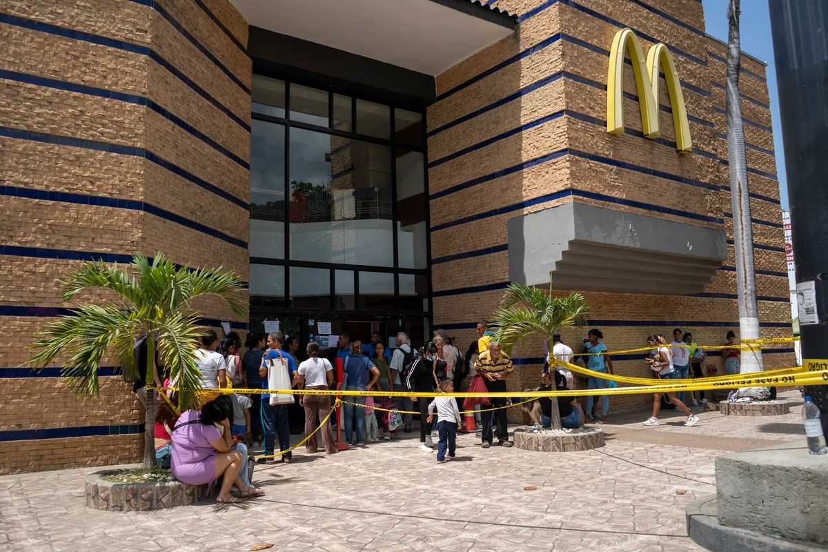 El "Hospital McDonald's" de Caraballeda finaliza misión médica a víctimas de los terremotos en La Guaira